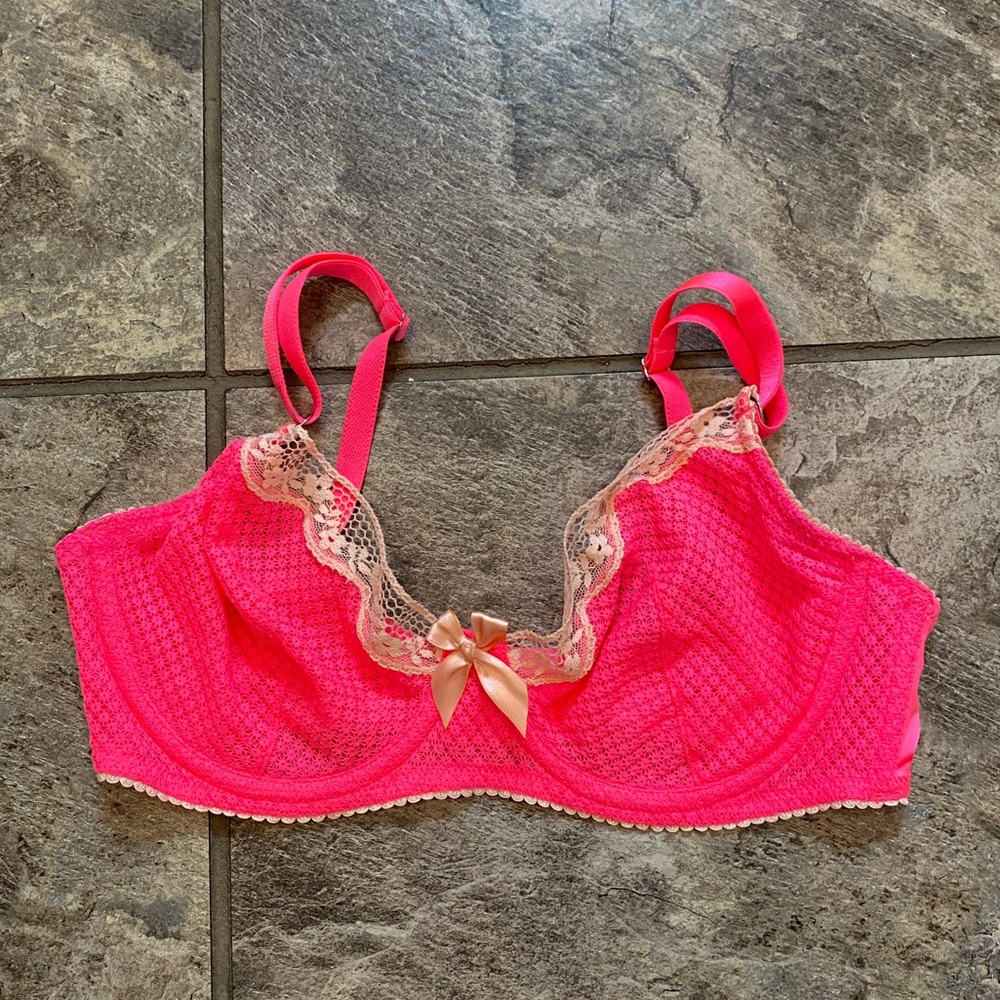 Victoria’s Secret Very Sexy Unlined Demi Bra